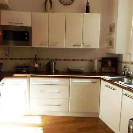 公寓 Beautifully Decorated Two Bedroom In The Heart Of Five Minutes Walk From Palais 409