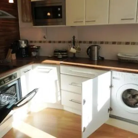 Beautifully Decorated Two Bedroom In The Heart Of Five Minutes Walk From Palais 409